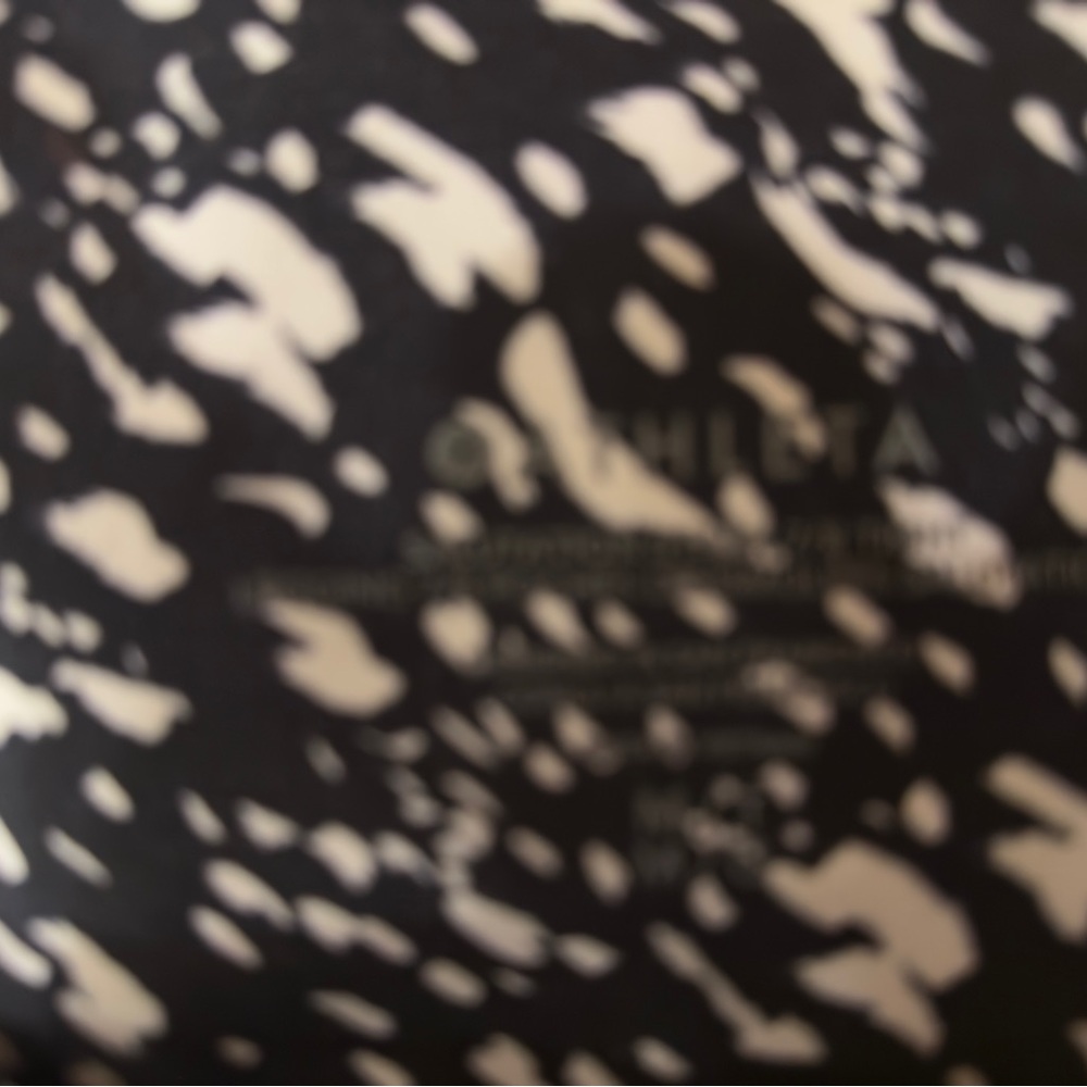 ATHLETA salutation stash 7/8 black and White Patterned Leggings - Picture 3 of 6